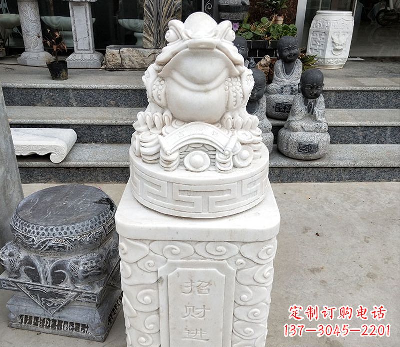 日照金蟾立柱石动物雕塑
