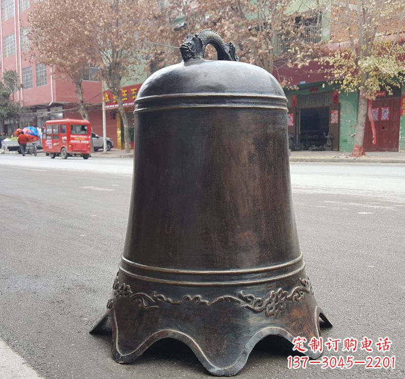 日照铜钟雕塑:精致美观的景观艺术