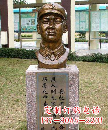 日照让爱与正义永远绽放光芒——雷锋雕塑