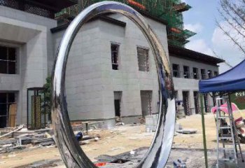 日照精致典雅的镜面不锈钢圆环雕塑