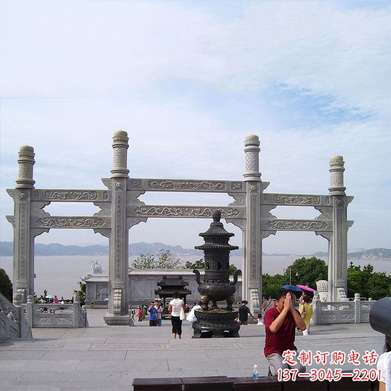 日照寺院冲天式石雕牌坊