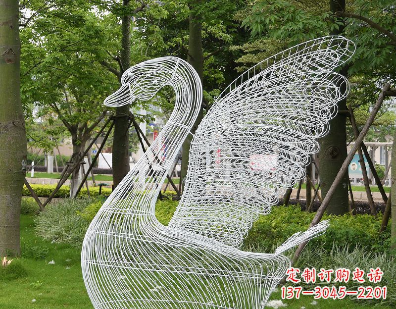 日照天鹅镂空不锈钢雕塑