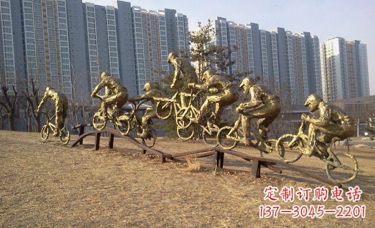 日照玩花样自行车人物铜雕