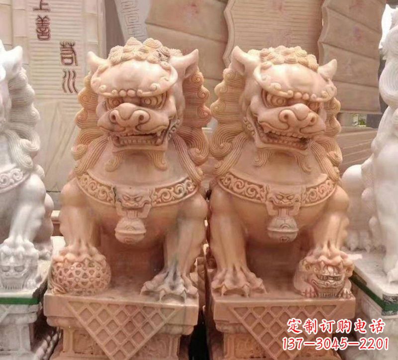 日照晚霞红石雕狮子