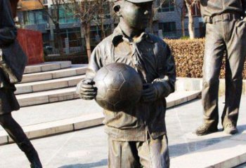 日照展示小学生活力的足球少年雕塑