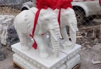 日照元宝驾驭的大象雕塑艺术
