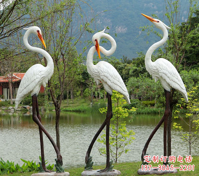 日照仙鹤的雕塑
