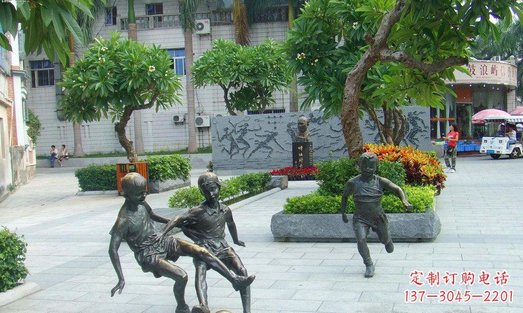 日照小孩踢足球铜雕