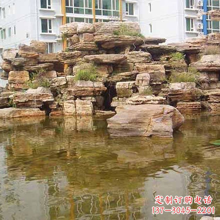 日照小区庭院假山鱼池