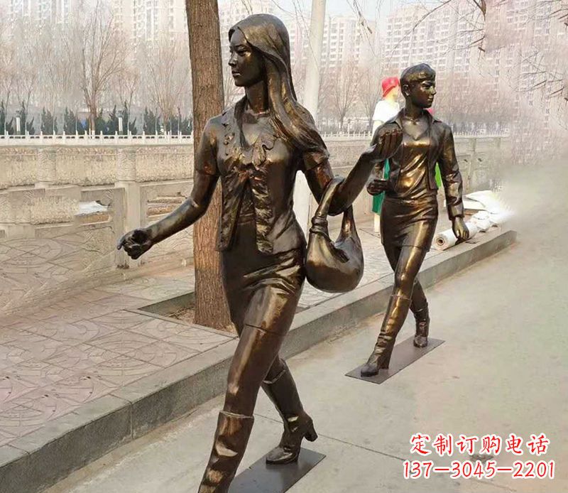日照行走的女人街边人物铜雕