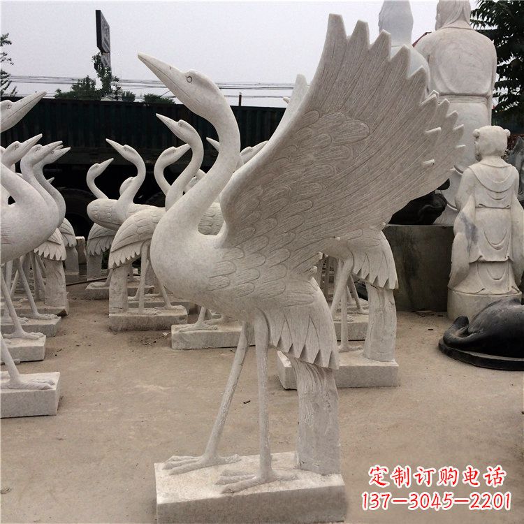 日照展翅欲飞的仙鹤石雕